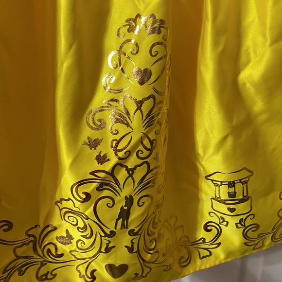 Beautiful Snow White costume - Picture 4 of 9